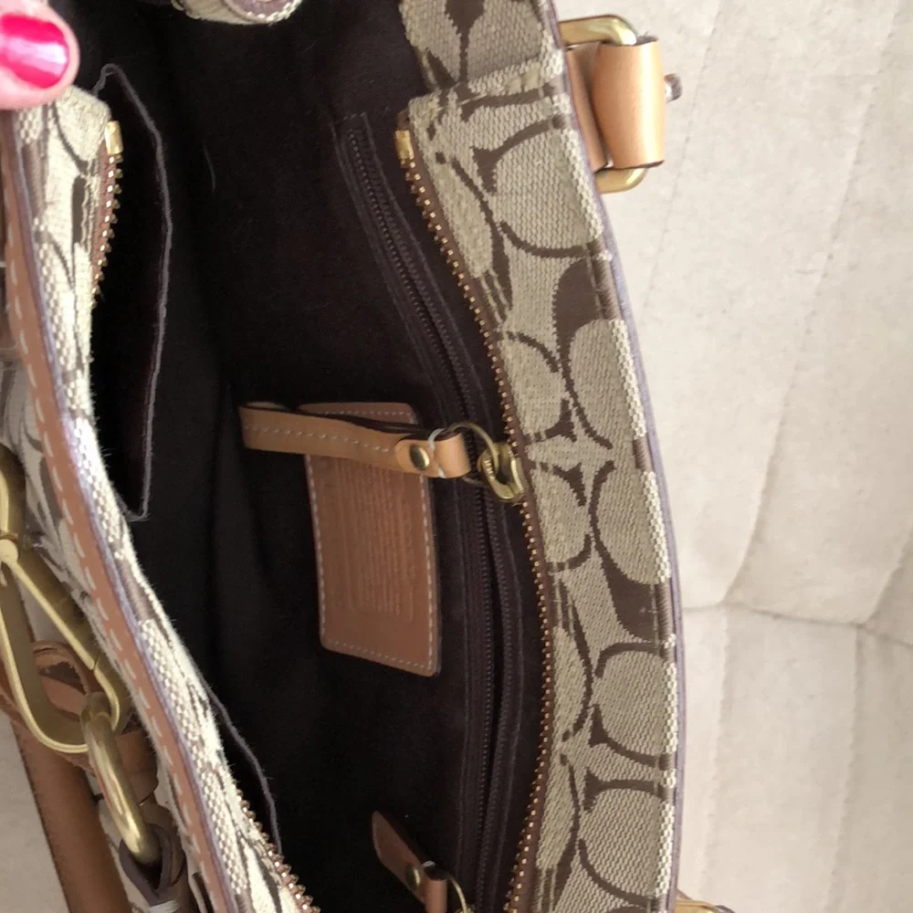 Beautiful Coach bag - Picture 3 of 6